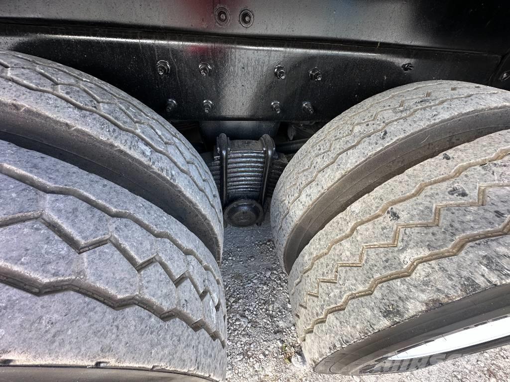 Mack GU713 Kombinētās vakumsūkņa mašīnas