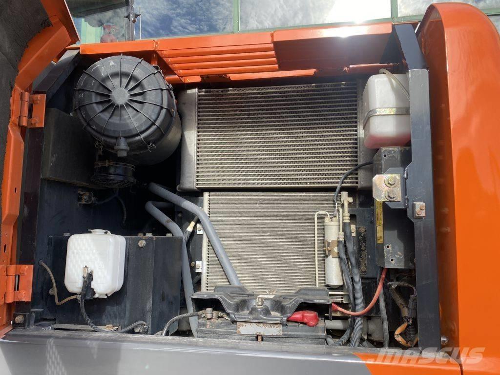 Hitachi ZX 140 W-3 Ekskavatori uz riteņiem