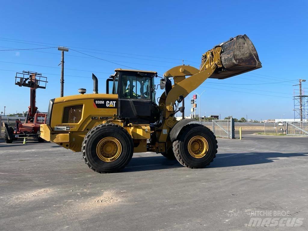 CAT 938M Iekrāvēji uz riteņiem