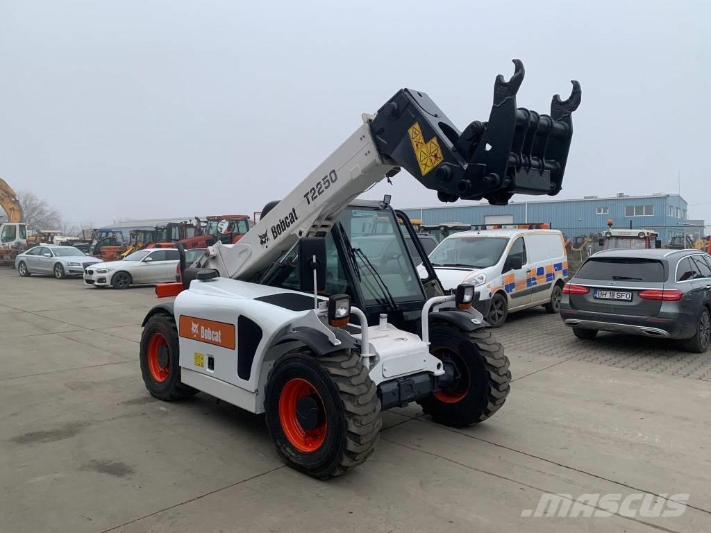 Bobcat T 2250 Lauksaimniecības pacēlāji