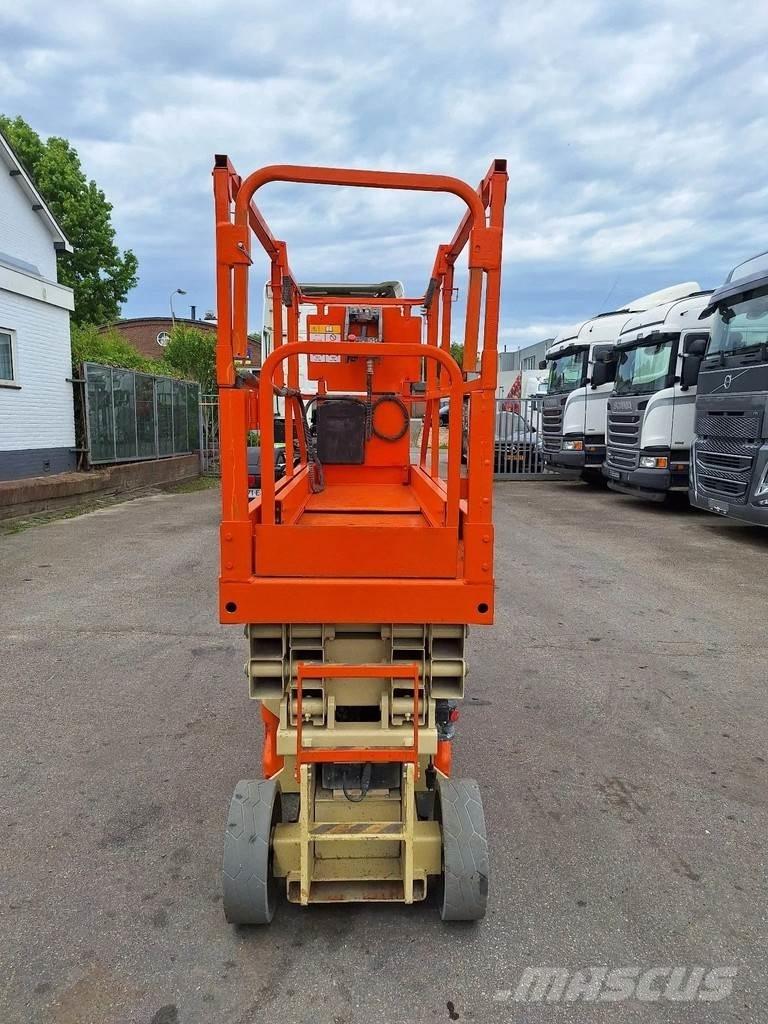 JLG 2030 ES Šķerveida pacēlāji