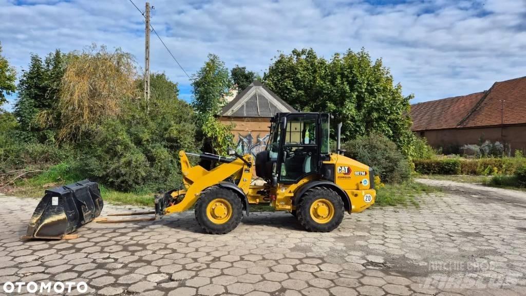 CAT 906 Iekrāvēji uz riteņiem