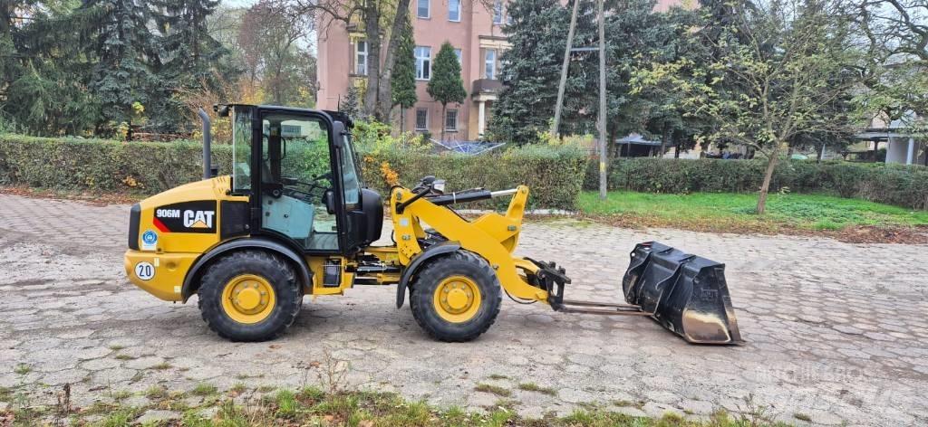 CAT 906 Iekrāvēji uz riteņiem