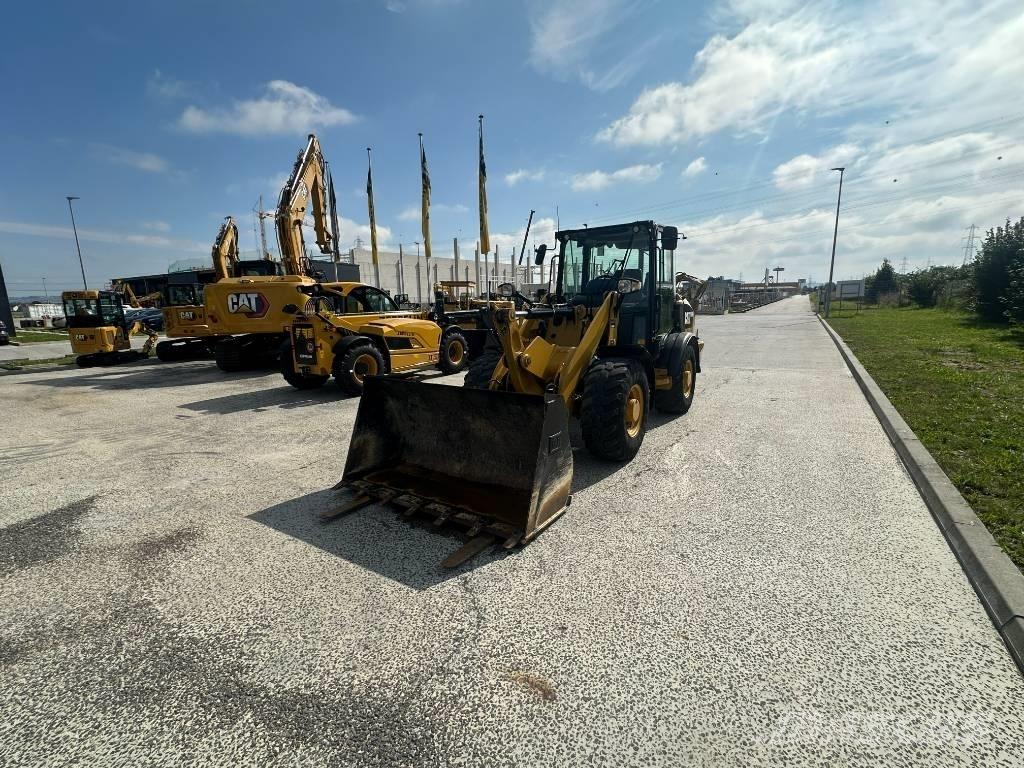 CAT 906 M Iekrāvēji uz riteņiem