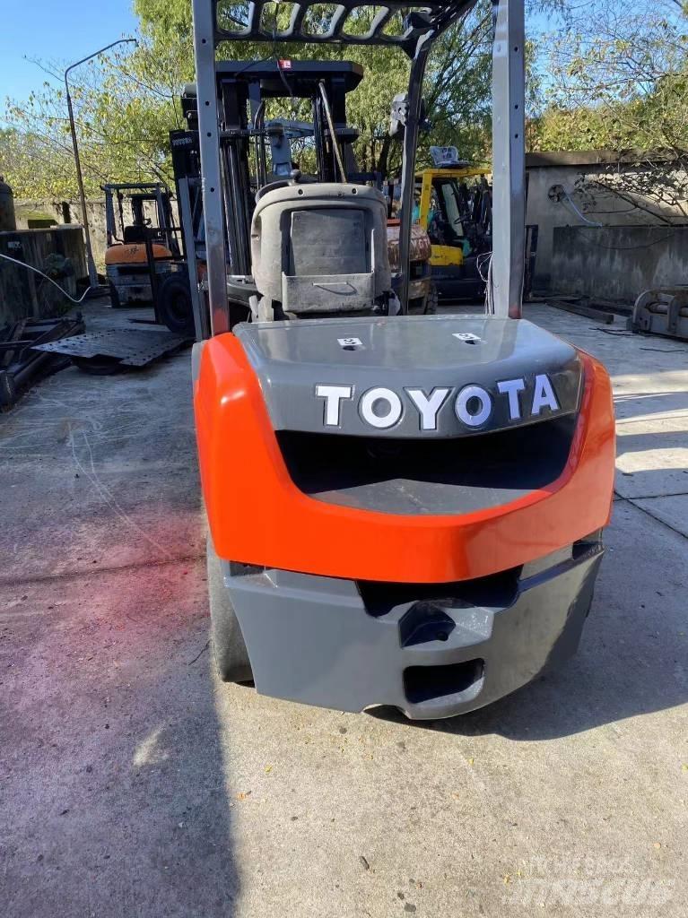 Toyota FD 30 Tehnika ar dīzeļa dzinēju