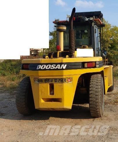 Doosan D 150 S Tehnika ar dīzeļa dzinēju
