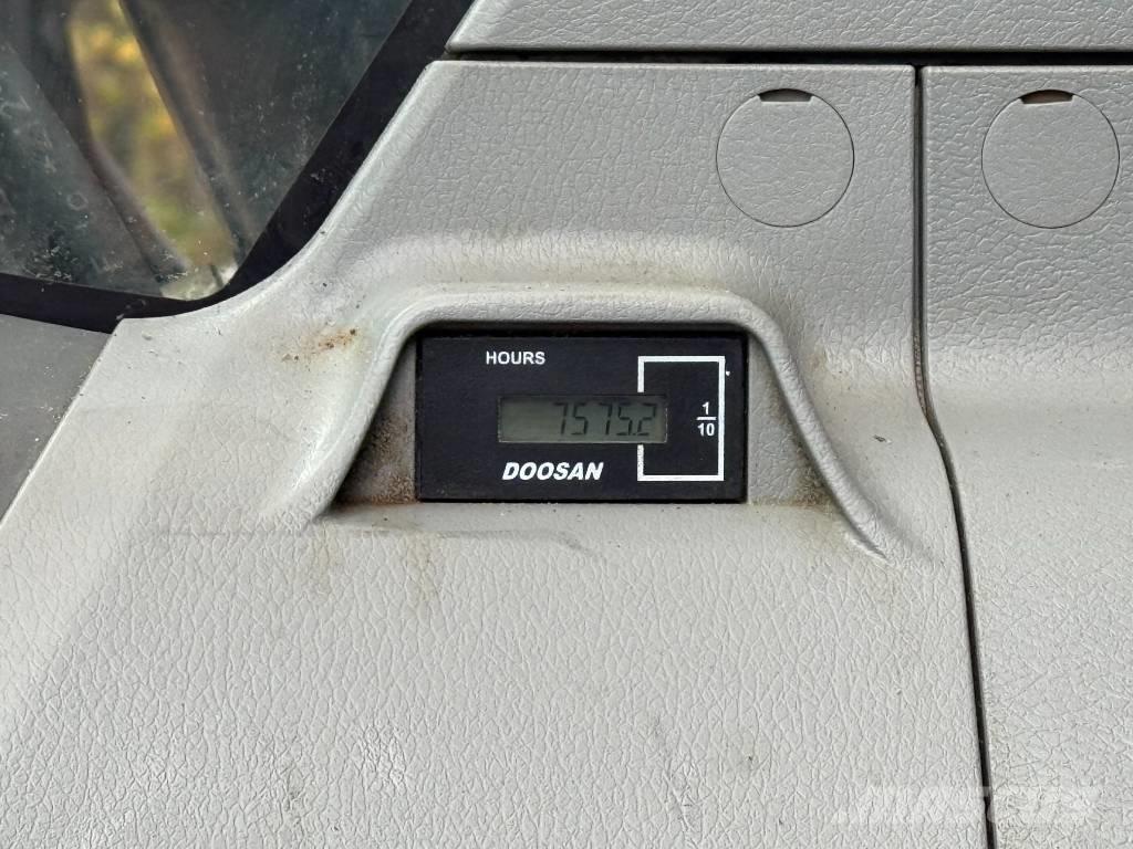 Doosan DX 300 LC Kāpurķēžu ekskavatori