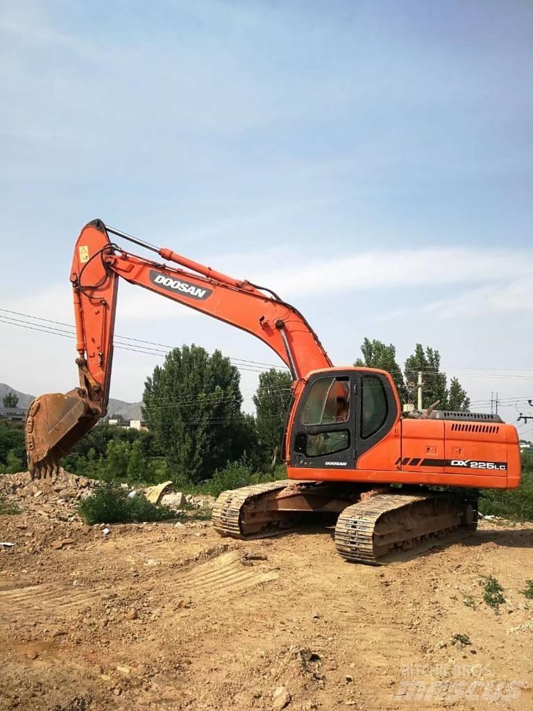 Doosan dx225 Kāpurķēžu ekskavatori