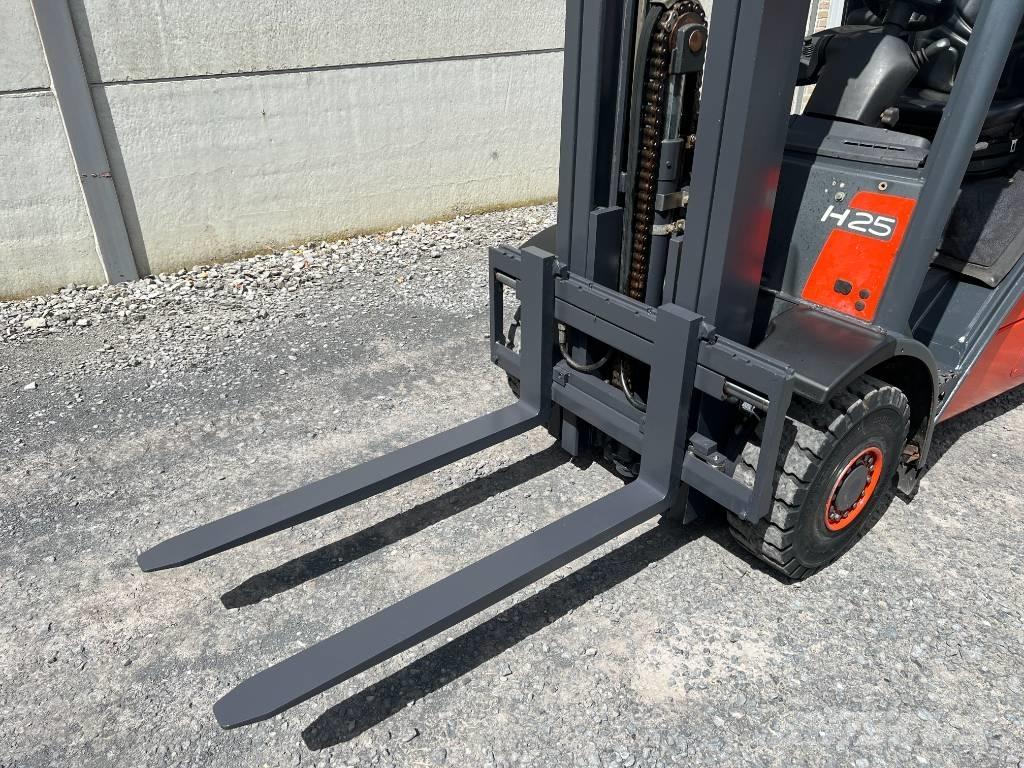 Linde H25D-01 Tehnika ar dīzeļa dzinēju