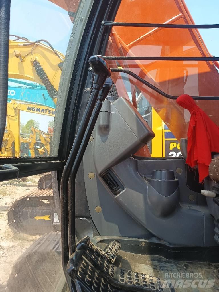 Hitachi ZX 120 Kāpurķēžu ekskavatori