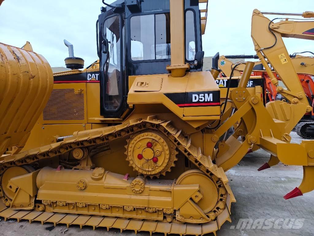 CAT D 5 M Kāpurķēžu buldozeri