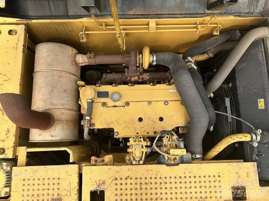 CAT 323D Kāpurķēžu ekskavatori