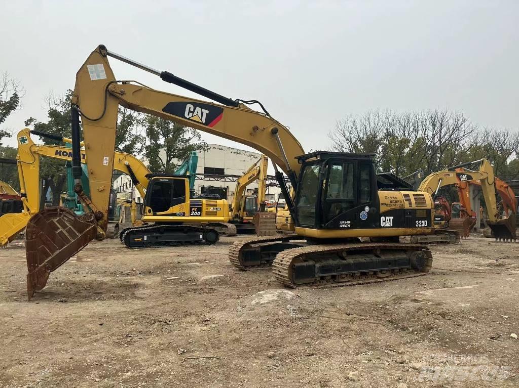 CAT 323D Kāpurķēžu ekskavatori