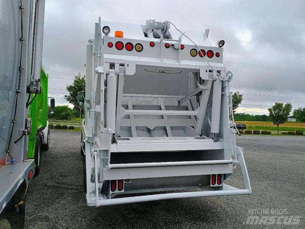 Sterling L7500 Atkritumu izvešanas transports