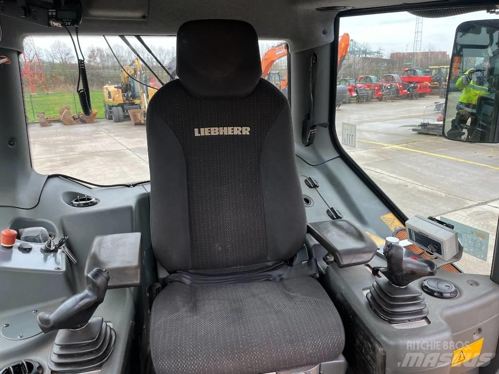 Liebherr PR736LGP Kāpurķēžu buldozeri