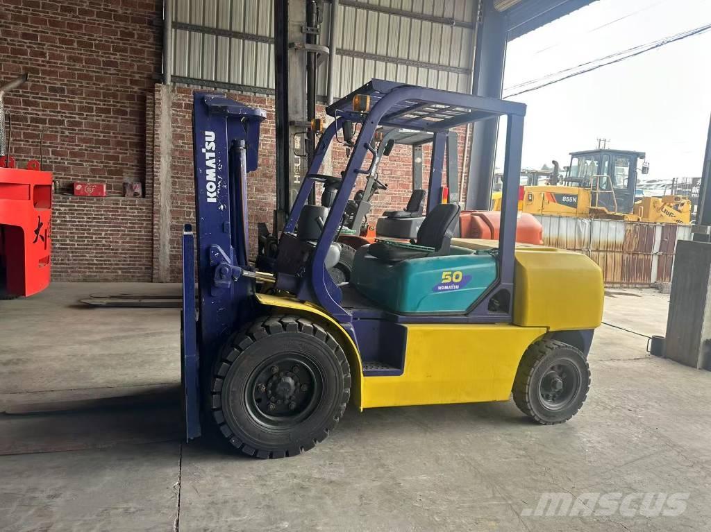 Komatsu 5t Tehnika ar dīzeļa dzinēju