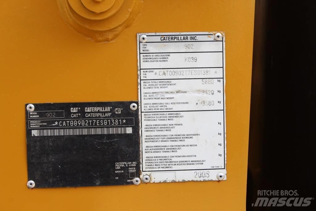CAT 902 Iekrāvēji uz riteņiem