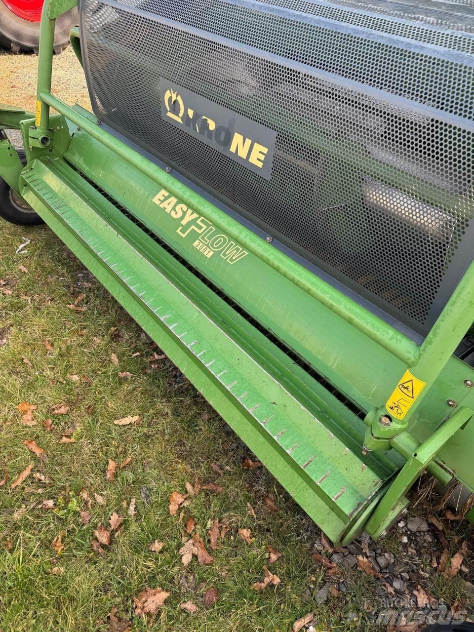 Krone BIG x 700 Lopbarības novācēji