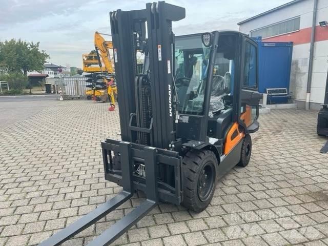 Doosan D35C-9 Tehnika ar dīzeļa dzinēju