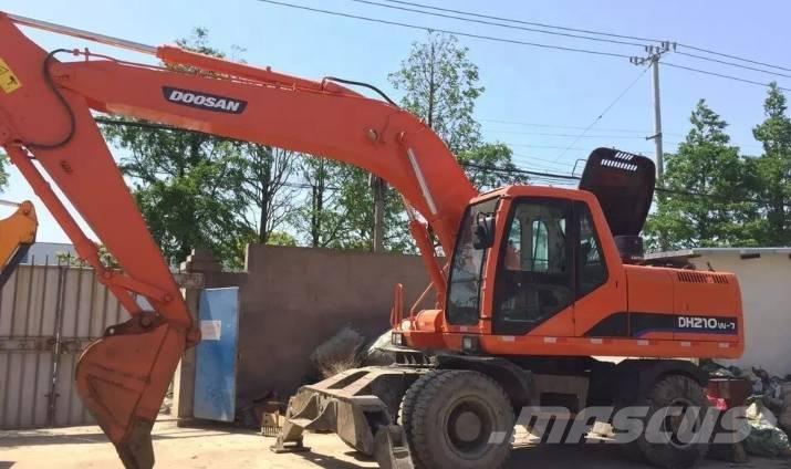 Doosan DH210W-7 Ekskavatori uz riteņiem