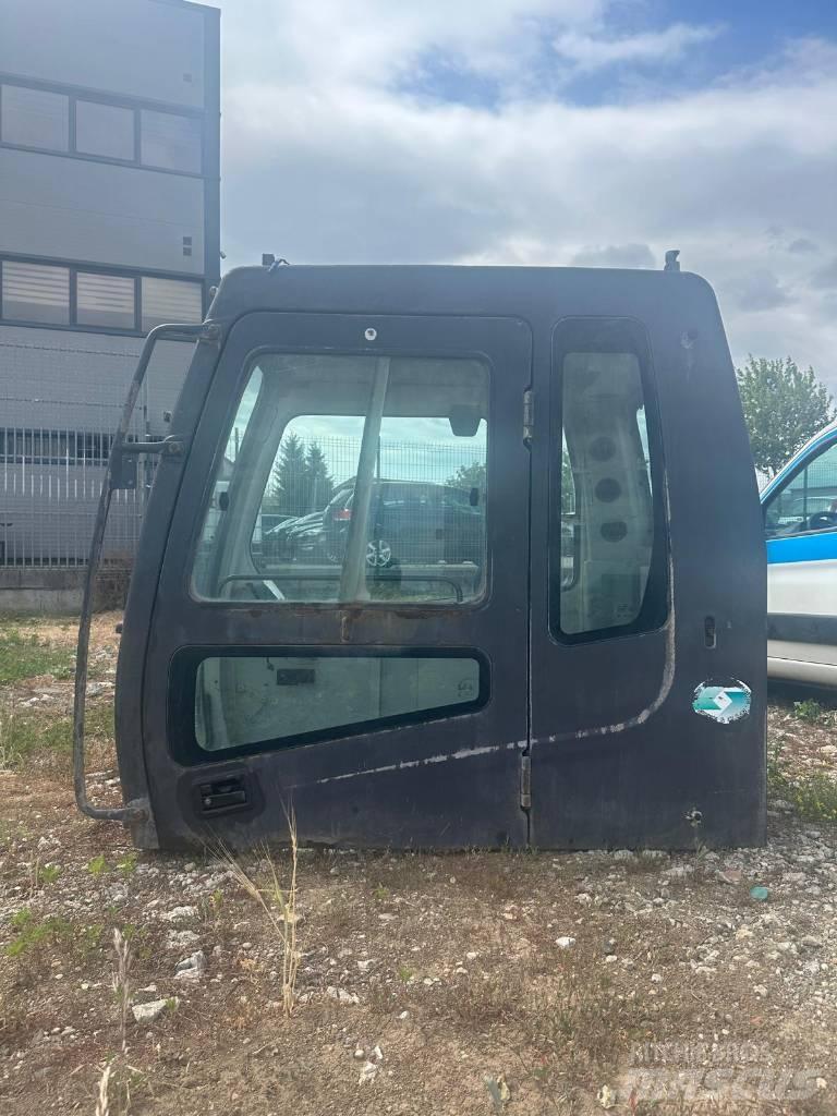 Hyundai 320 LC7A Kāpurķēžu ekskavatori