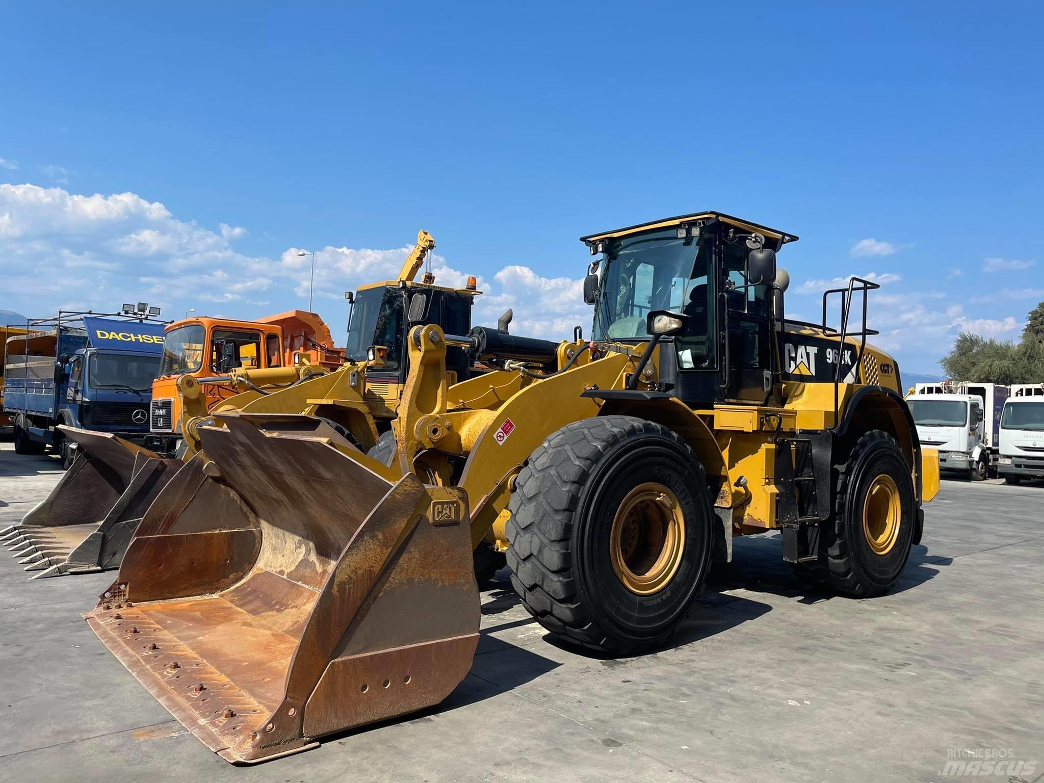 CAT 966K Iekrāvēji uz riteņiem