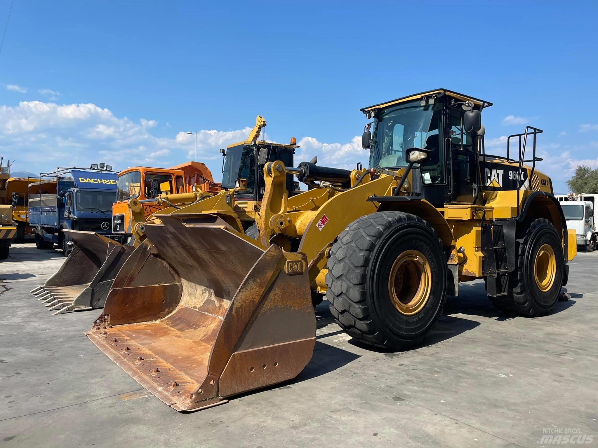 CAT 966K Iekrāvēji uz riteņiem