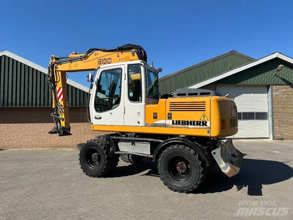 Liebherr A900C Ekskavatori uz riteņiem