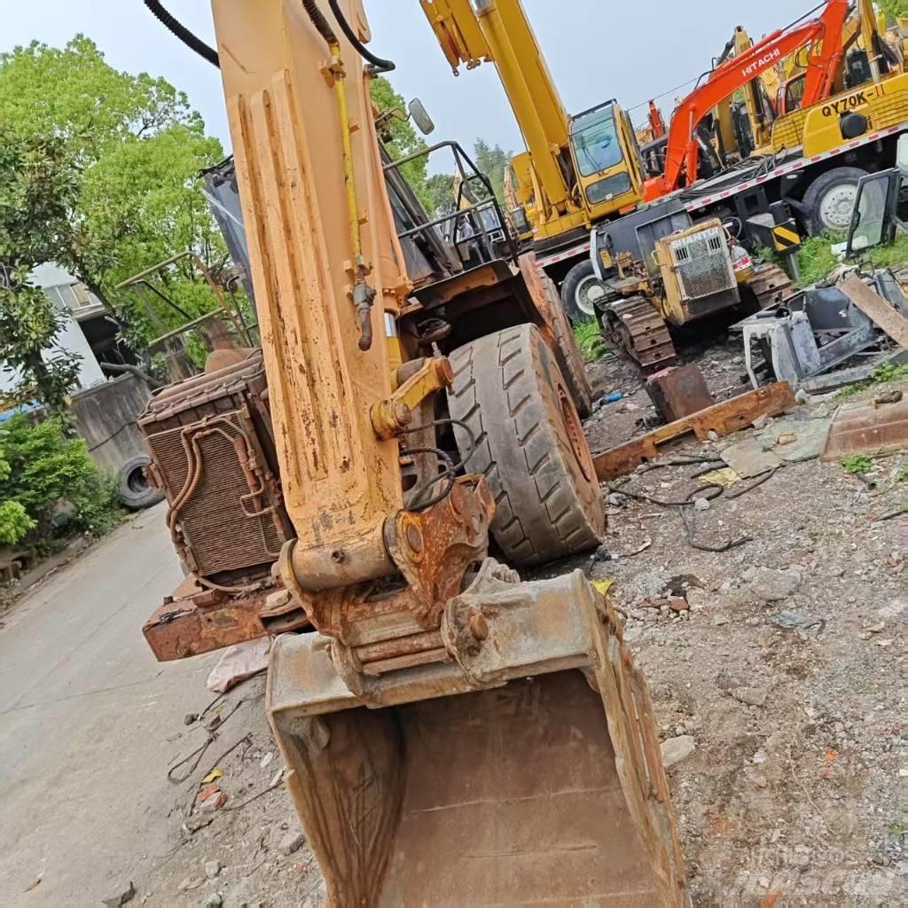 Hyundai Robex 220-9 Kāpurķēžu ekskavatori