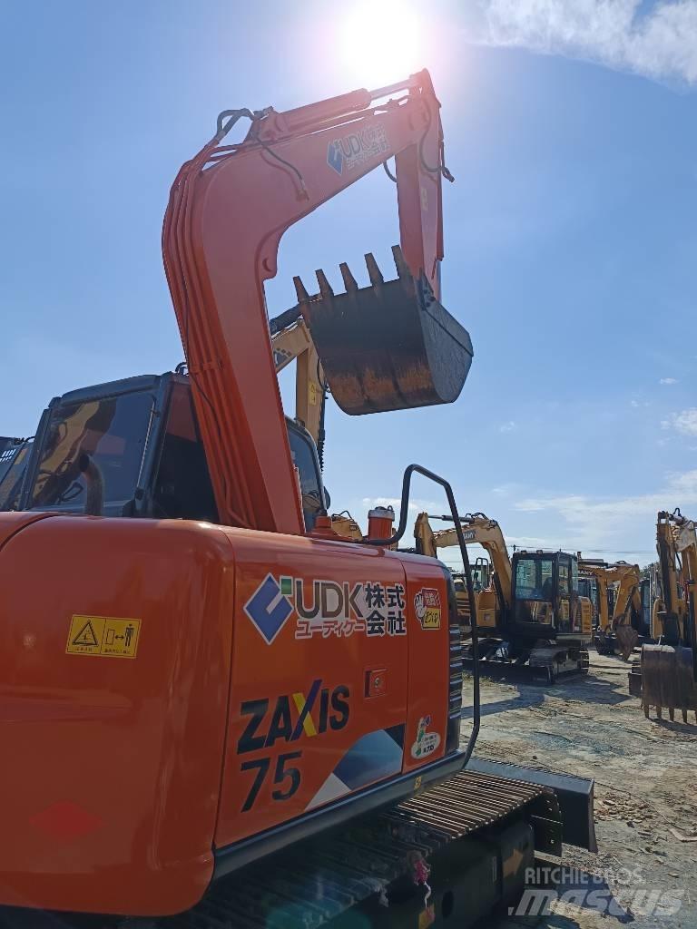 Hitachi ZX 75 Vidēja lieluma ekskavatori 7 t - 12 t