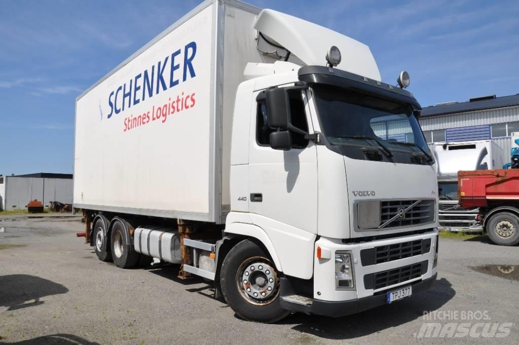 Volvo FH440 6X2 Furgons