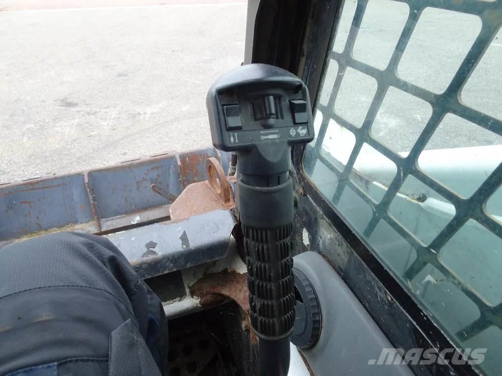 Bobcat 873 Lietoti riteņu kompaktiekrāvēji