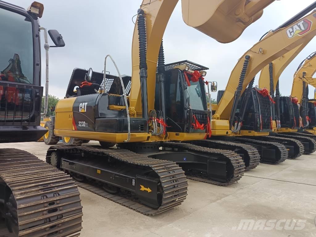 CAT 323 D2L Kāpurķēžu ekskavatori