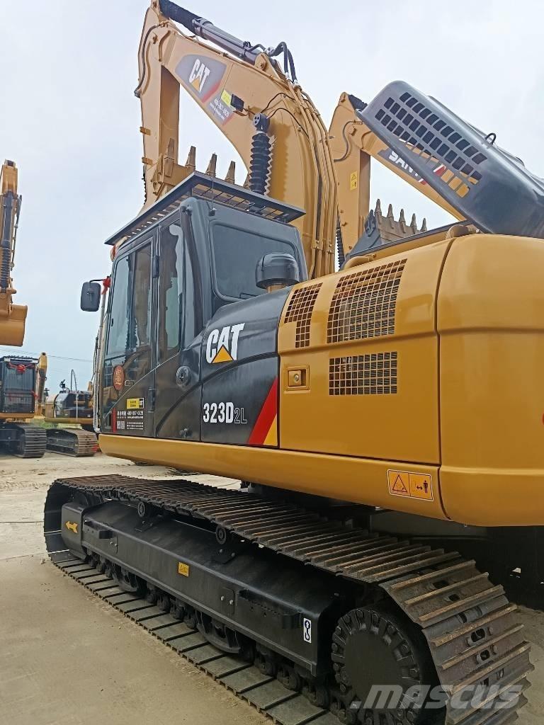 CAT 323 D2L Kāpurķēžu ekskavatori