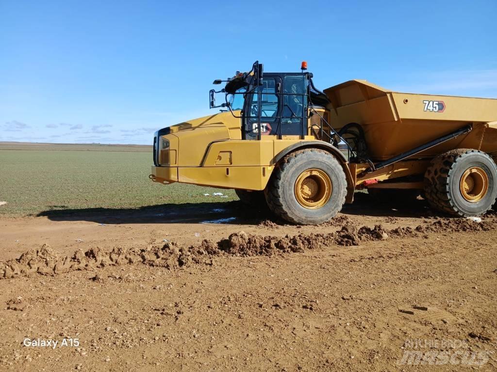 CAT 745 Artikulētie pašizgāzēji