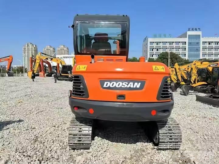 Doosan DX60-9C Kāpurķēžu ekskavatori