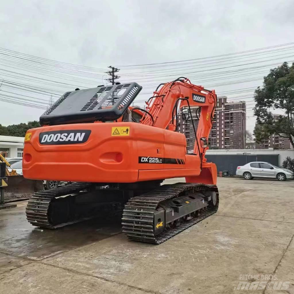 Doosan DX 225 LC Kāpurķēžu ekskavatori