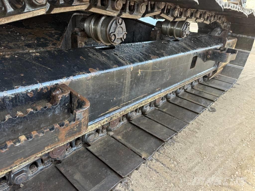 JCB JS 131 Kāpurķēžu ekskavatori