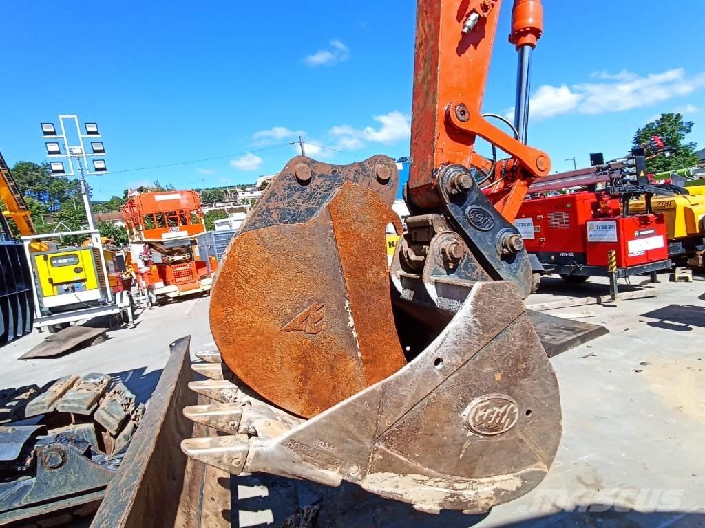Hitachi ZX 135 US-6 Kāpurķēžu ekskavatori