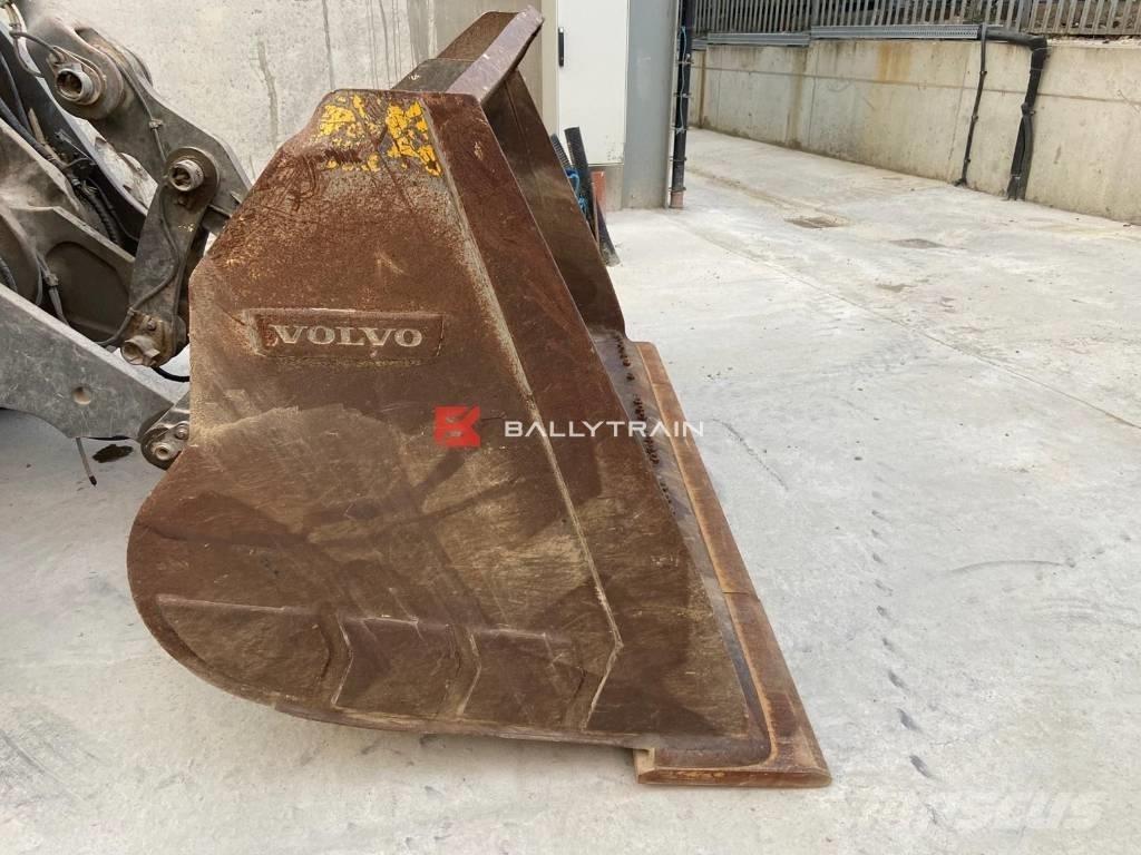 Volvo L 120 H Iekrāvēji uz riteņiem
