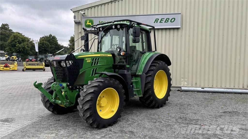 John Deere 6120M Kompaktie traktori
