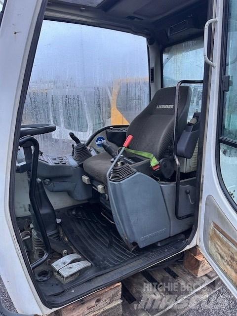 Liebherr A 314 CAB Kabīnes un interjers