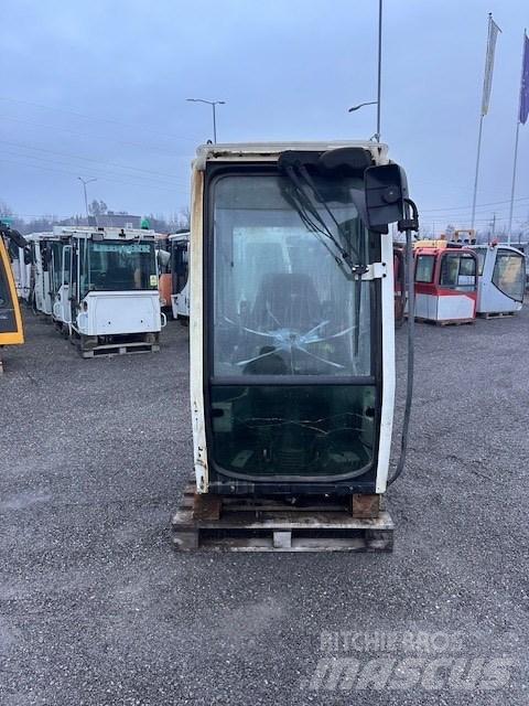 Liebherr A 314 CAB Kabīnes un interjers