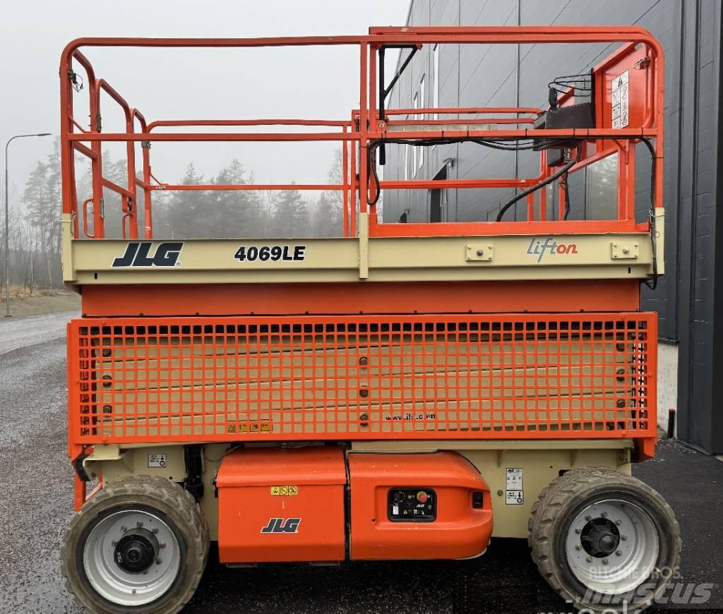 JLG 4069 LE Šķerveida pacēlāji