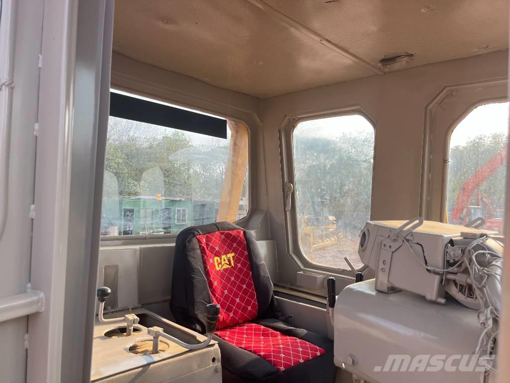 CAT D7G Kāpurķēžu buldozeri