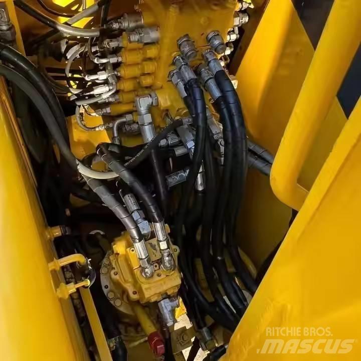 Komatsu PC130 Kāpurķēžu ekskavatori