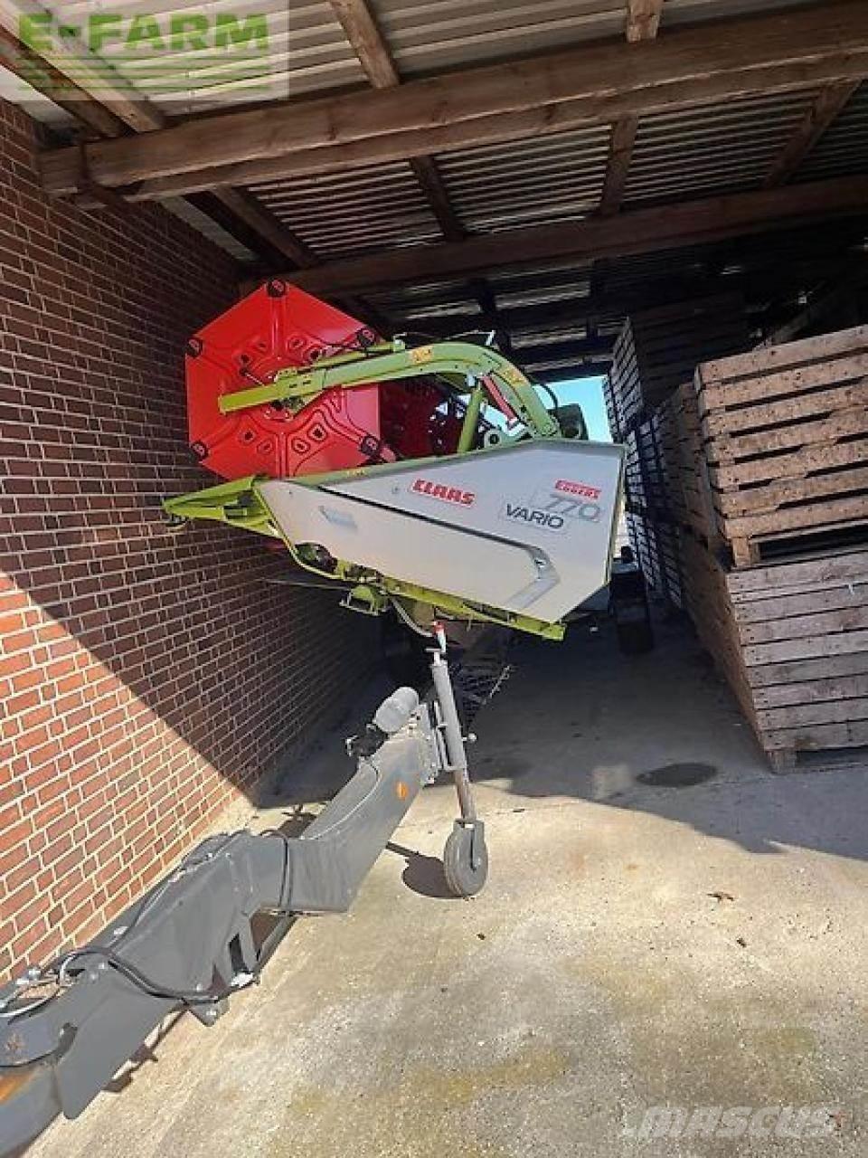 CLAAS trion 730 Ražas novākšanas kombaini