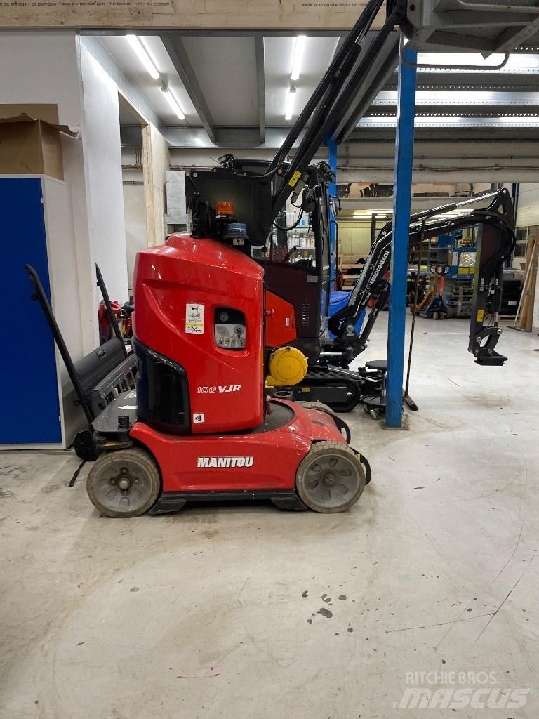 Manitou 100 VJR Vertikālie pacēlāji