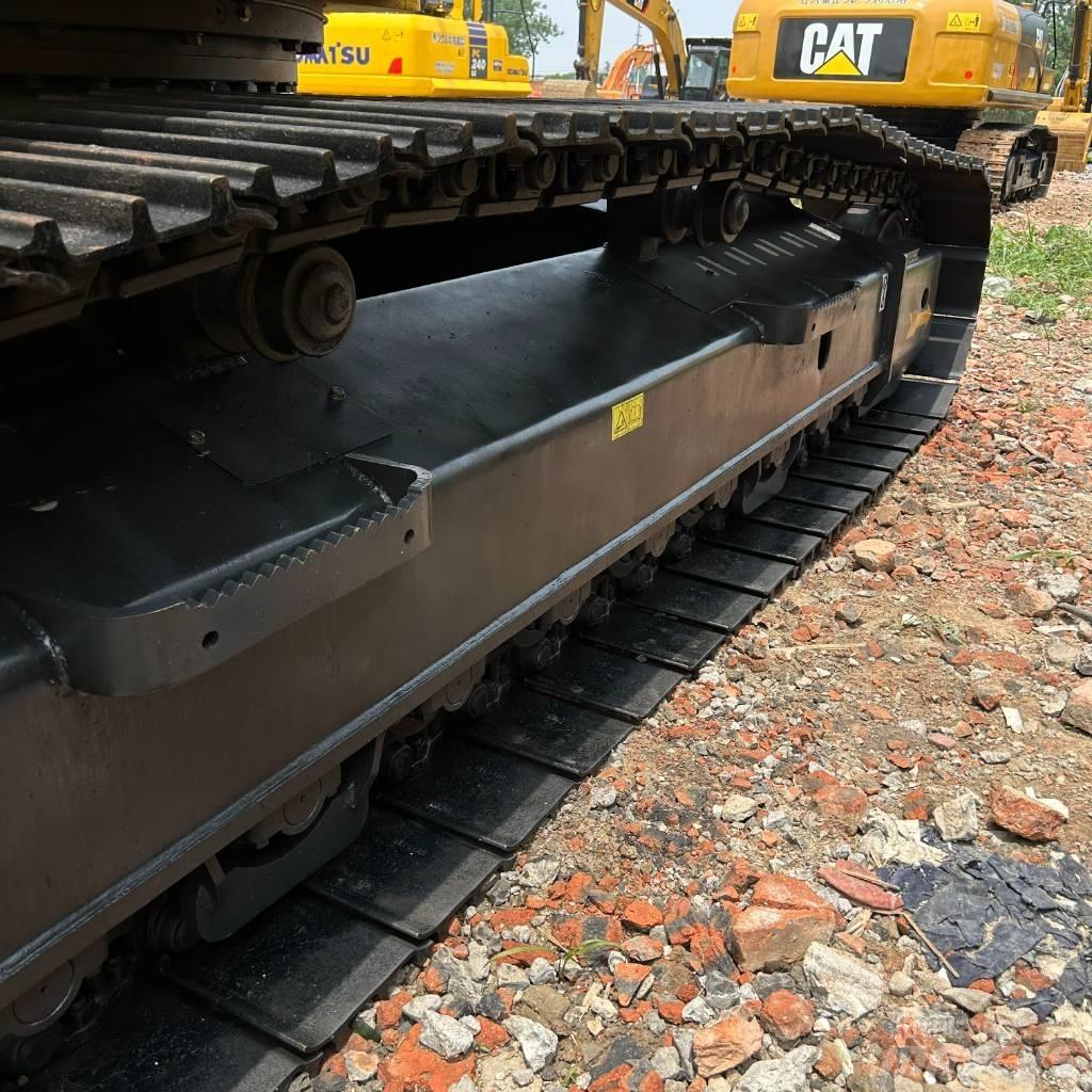 Komatsu 240-8 Kāpurķēžu ekskavatori