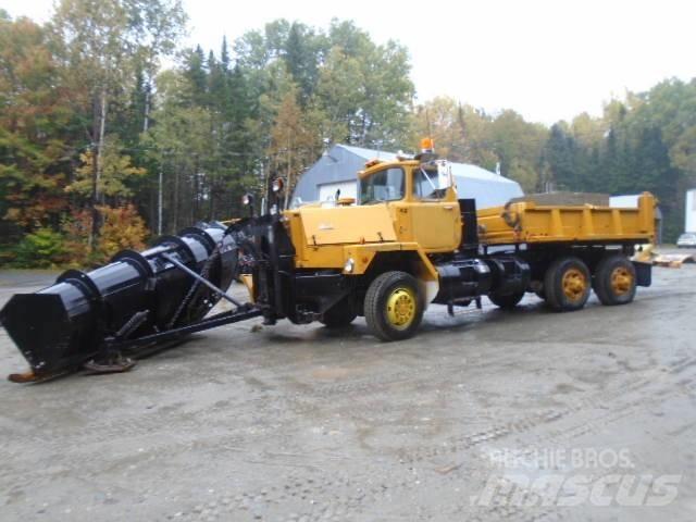 Mack RM 6866 S Sniega naži un tīrītāji